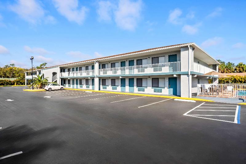 Quality Inn near Blue Spring image