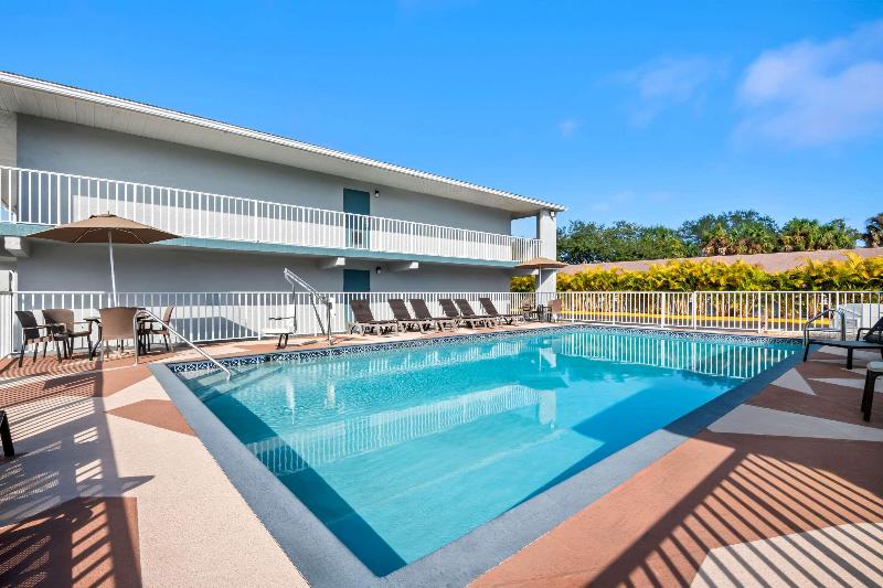 Quality Inn near Blue Spring image