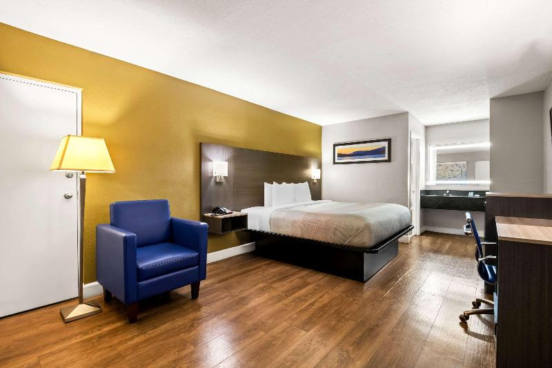 Quality Inn near Blue Spring image