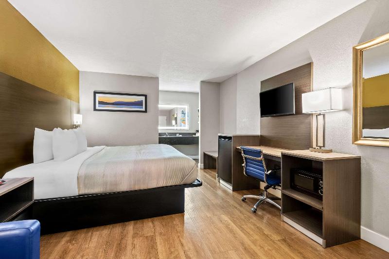 Quality Inn near Blue Spring image