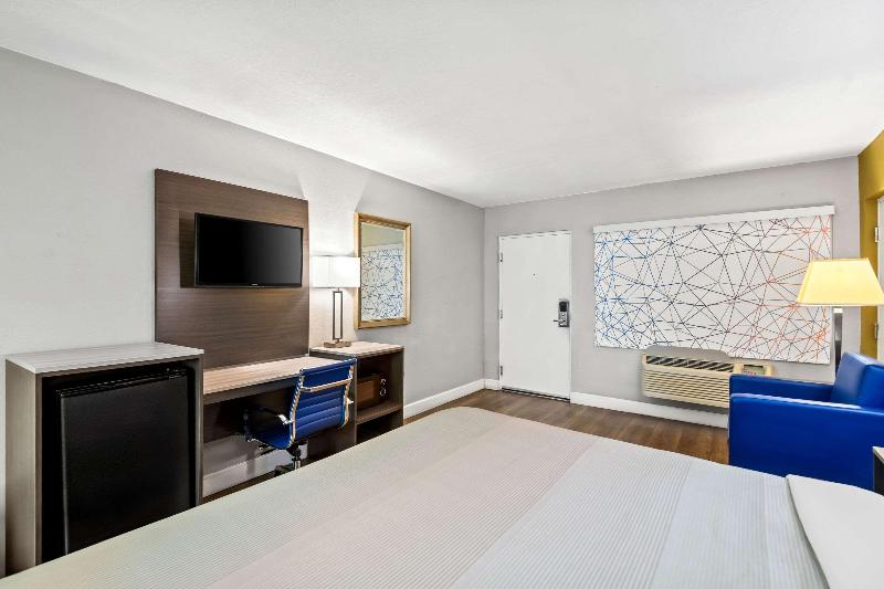 Quality Inn near Blue Spring image