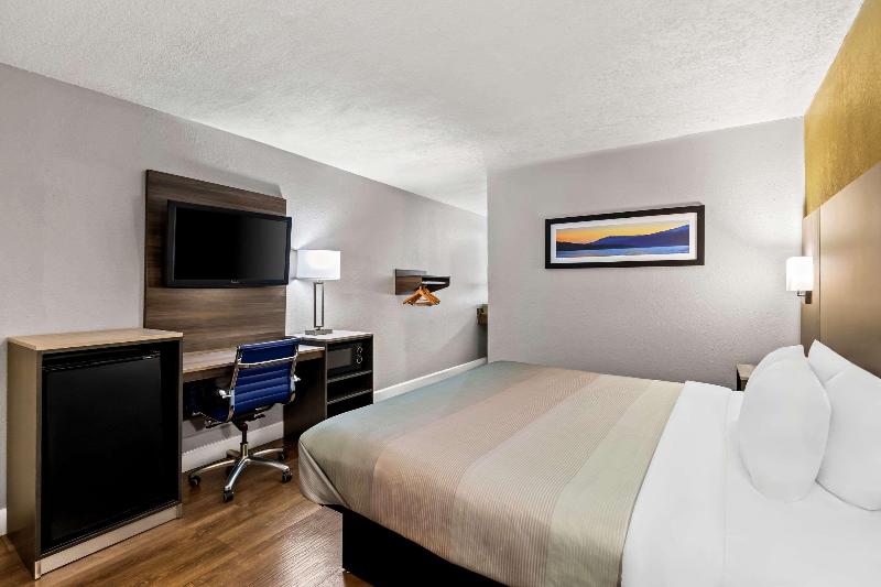 Quality Inn near Blue Spring image
