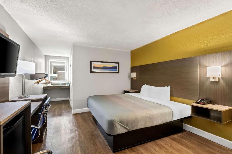 Quality Inn near Blue Spring image