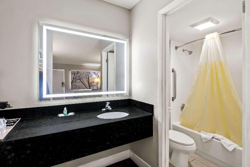 Quality Inn near Blue Spring image