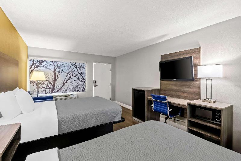 Quality Inn near Blue Spring image