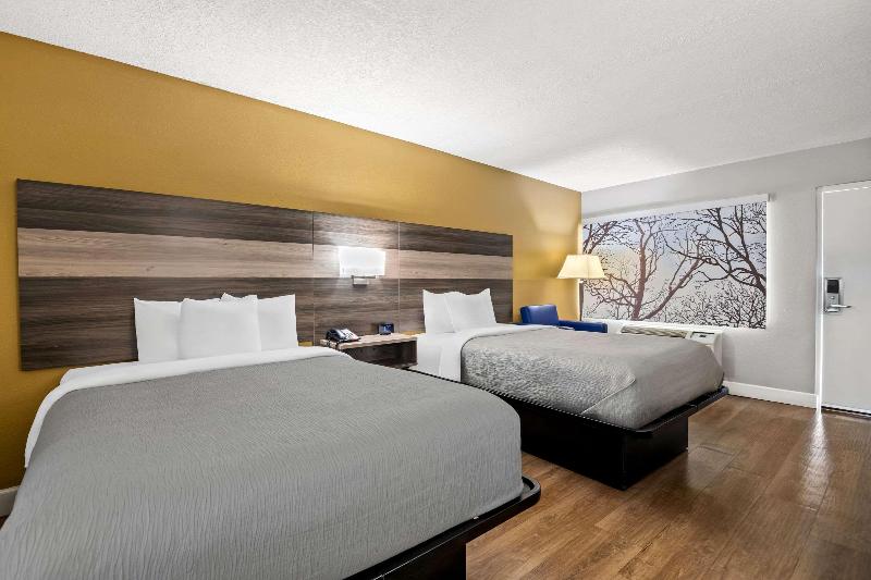 Quality Inn near Blue Spring image