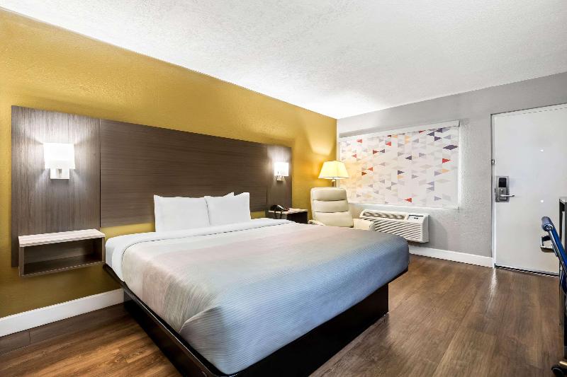 Quality Inn near Blue Spring image