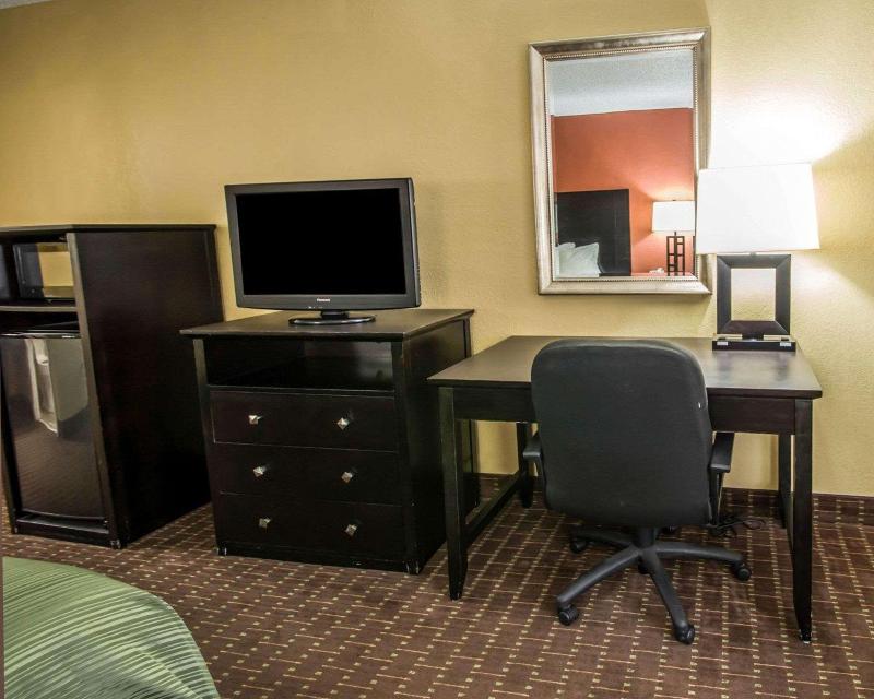 Quality Inn near Blue Spring image
