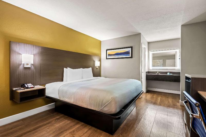 Quality Inn near Blue Spring image