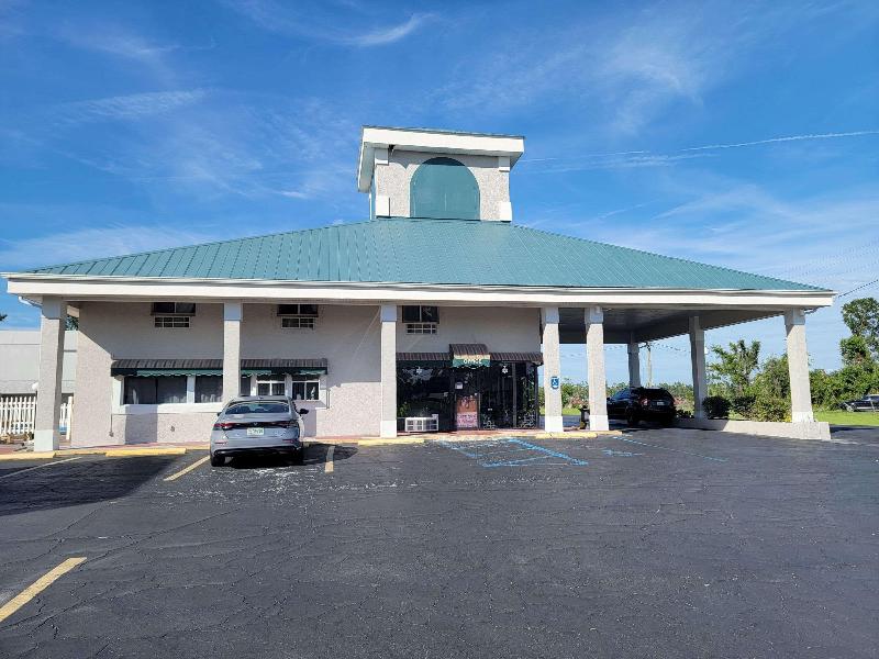 Econo Lodge Perry Area image