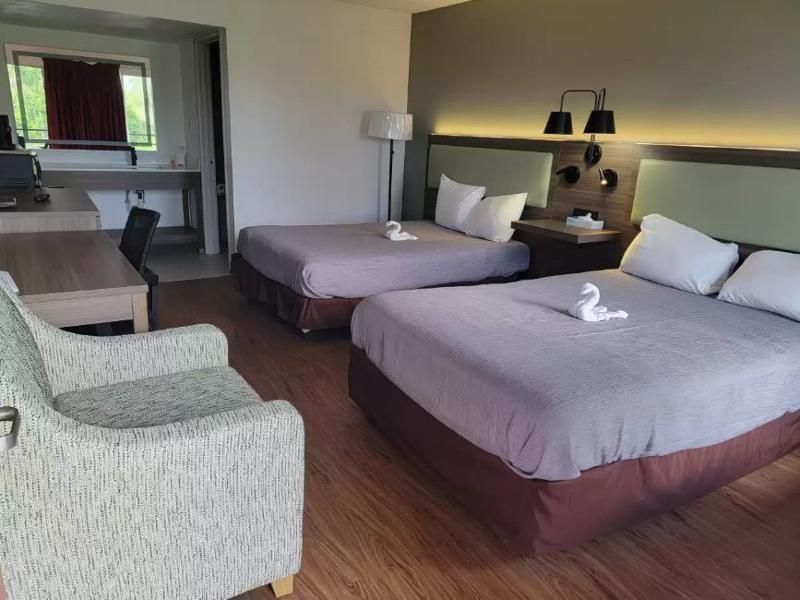 Econo Lodge Perry Area image