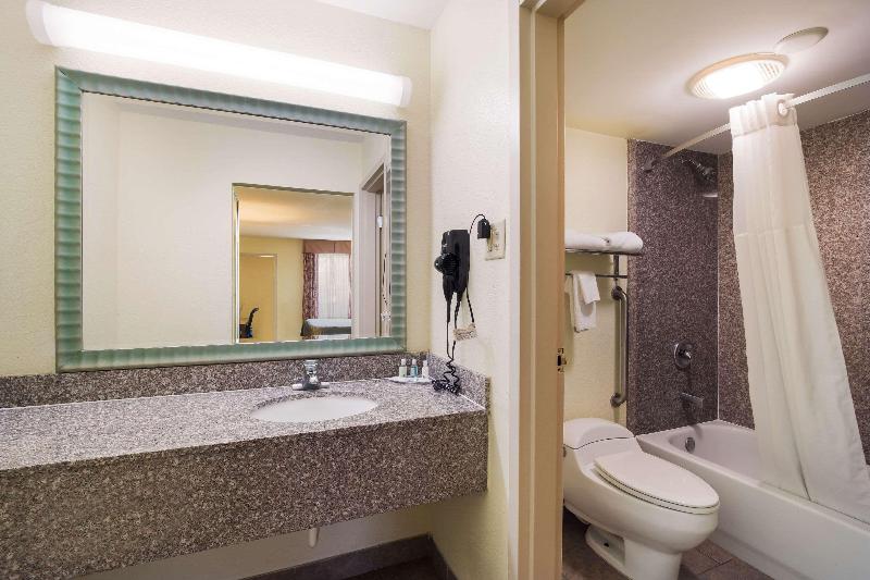 Quality Inn & Suites Statesboro Area - фото отеля