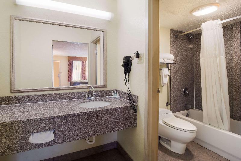 Quality Inn & Suites Statesboro Area - фото отеля