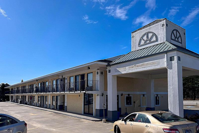 Econo Lodge Thomson Area image