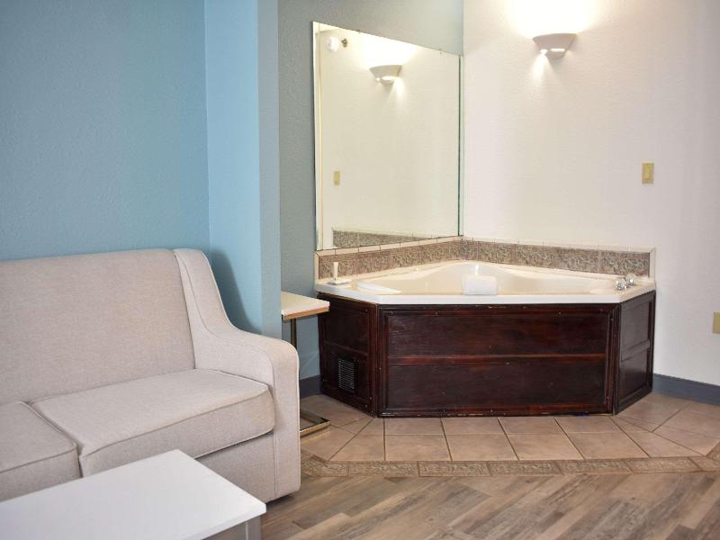 Clarion Pointe Vidalia - Lyons West image