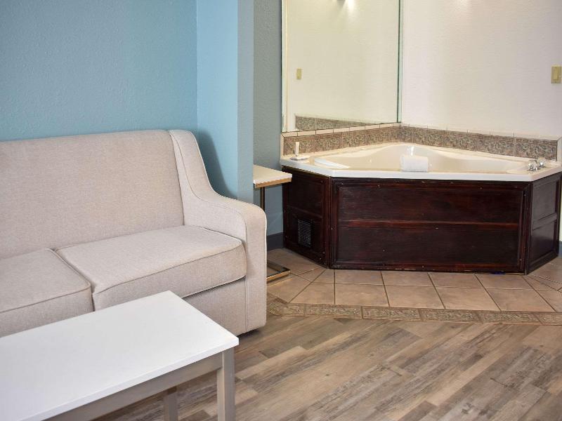 Clarion Pointe Vidalia - Lyons West image