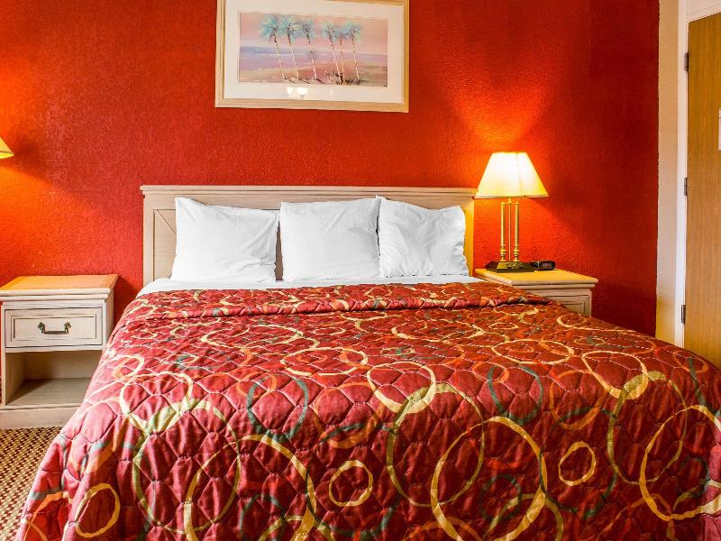 Econo Lodge Inn & Suites Walnut image