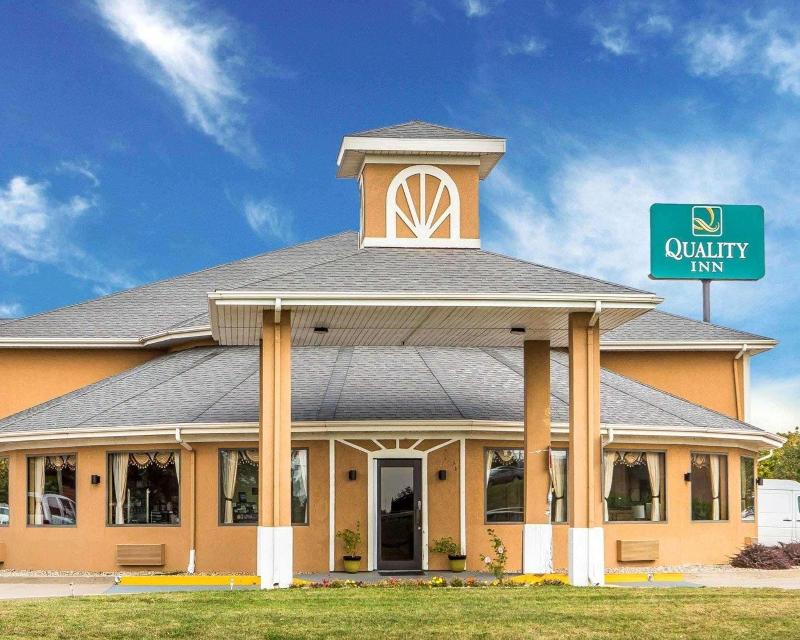 Quality Inn Morton At I-74 image