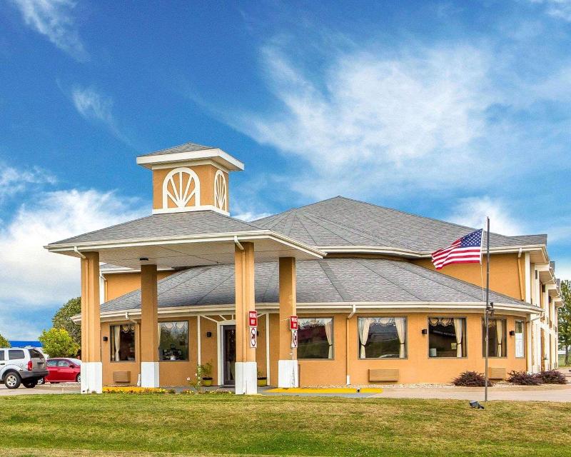 Quality Inn Morton At I-74 image