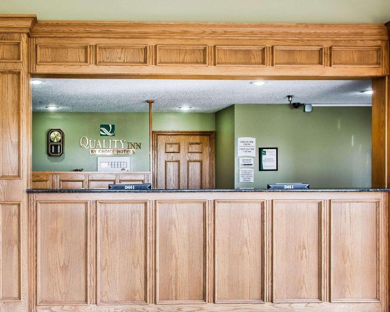 Quality Inn Morton At I-74 image