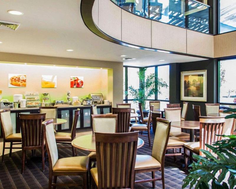 Quality Inn Morton At I-74 image