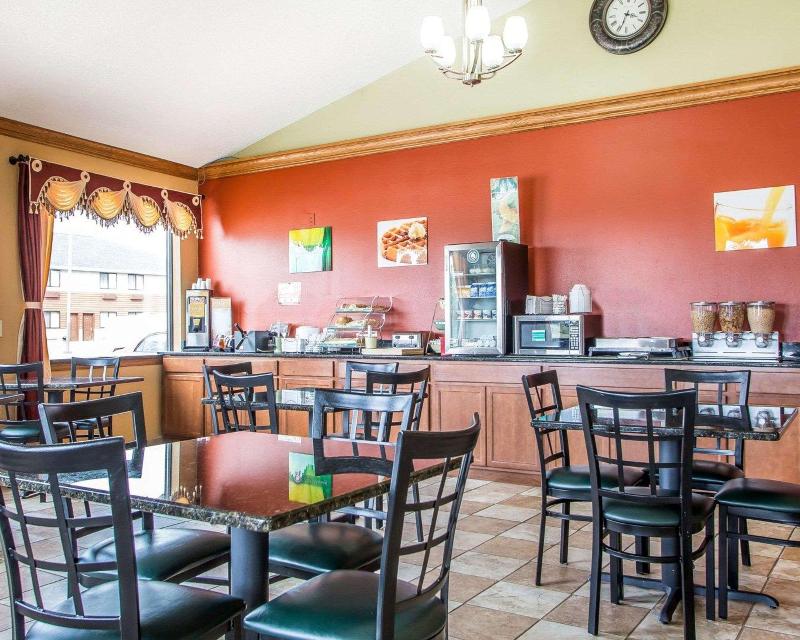 Quality Inn Morton At I-74 image
