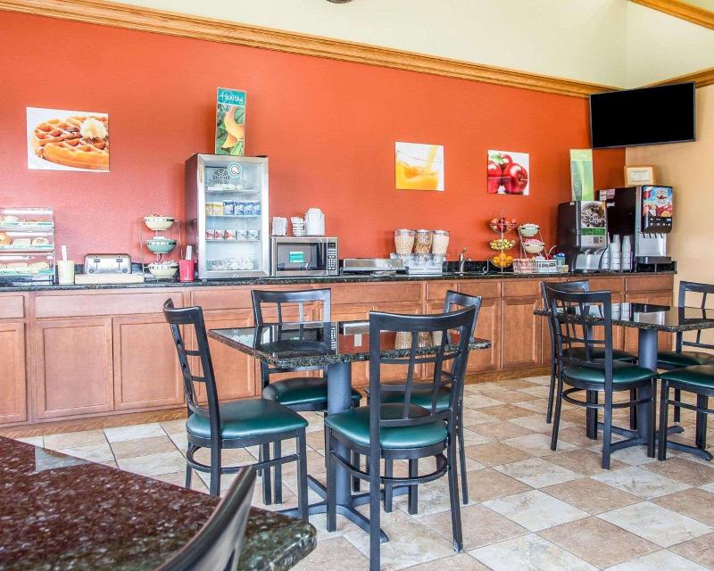 Quality Inn Morton At I-74 image