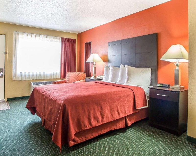 Quality Inn Morton At I-74 image