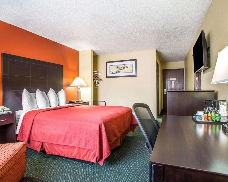 Quality Inn Morton At I-74 image
