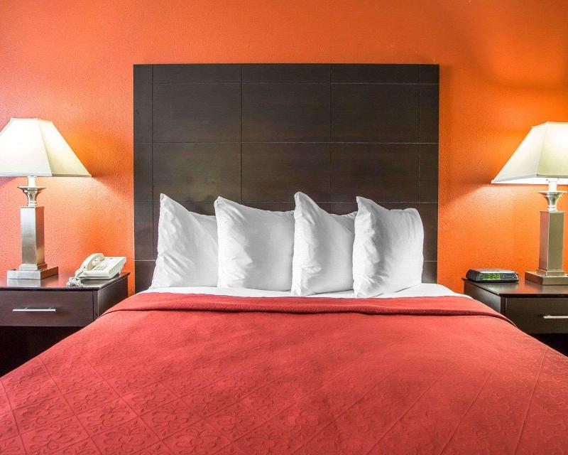 Quality Inn Morton At I-74 image