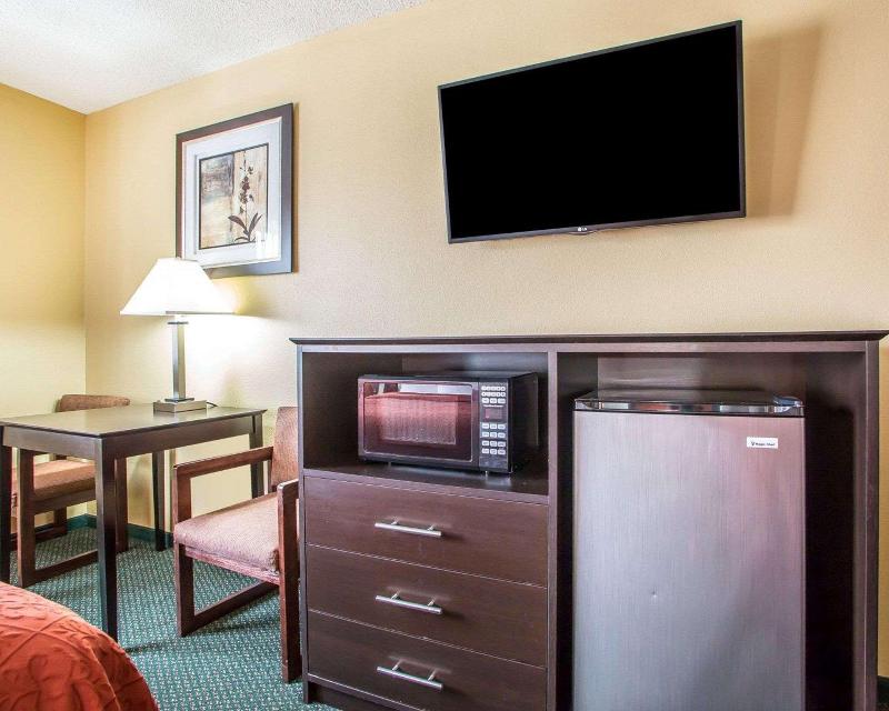Quality Inn Morton At I-74 image