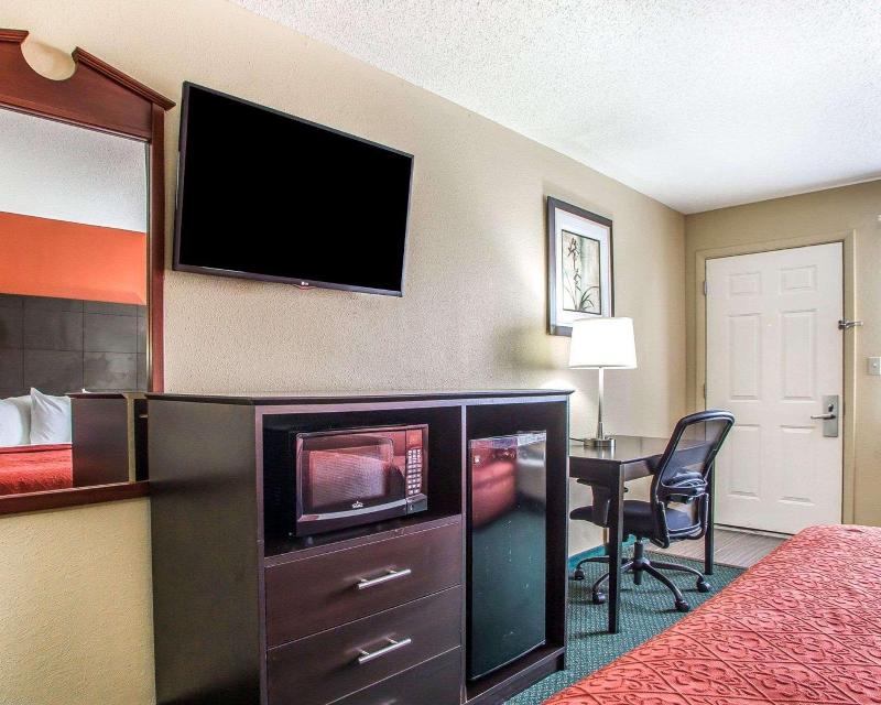 Quality Inn Morton At I-74 image