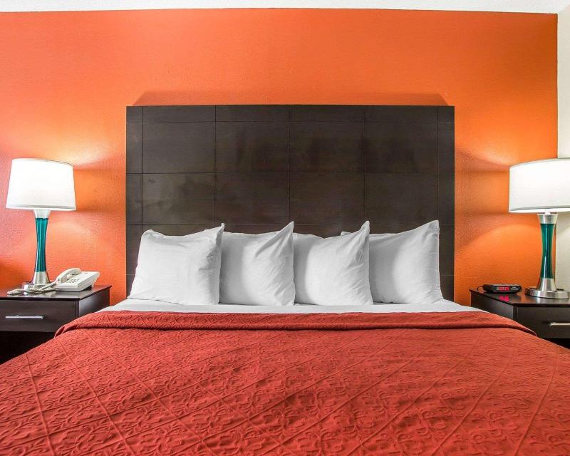 Quality Inn Morton At I-74 image
