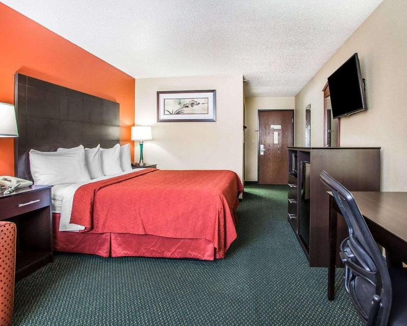Quality Inn Morton At I-74 image