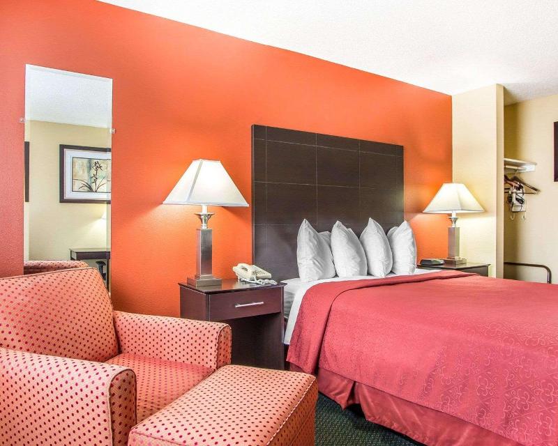 Quality Inn Morton At I-74 image