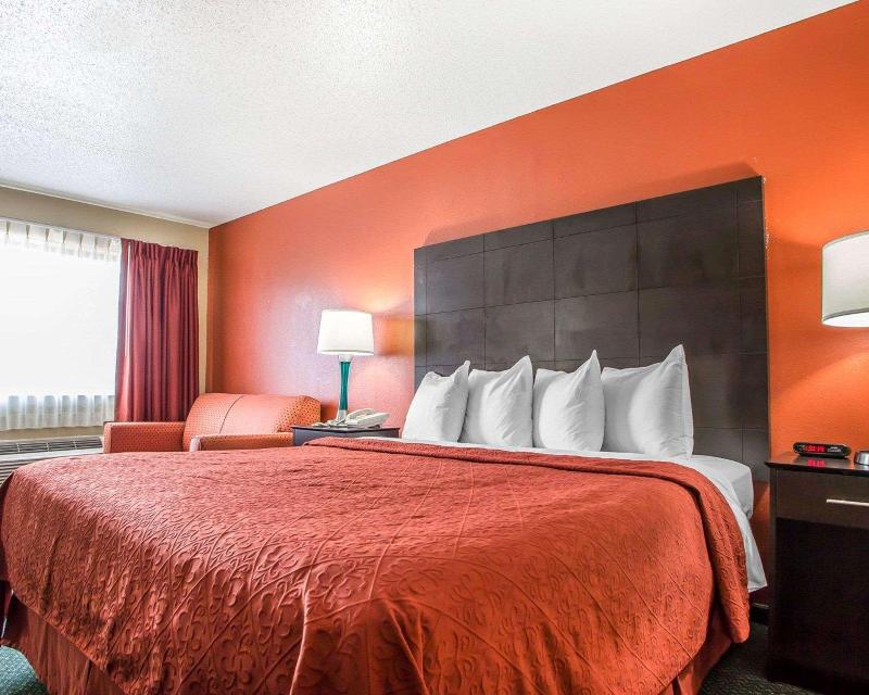 Quality Inn Morton At I-74 image