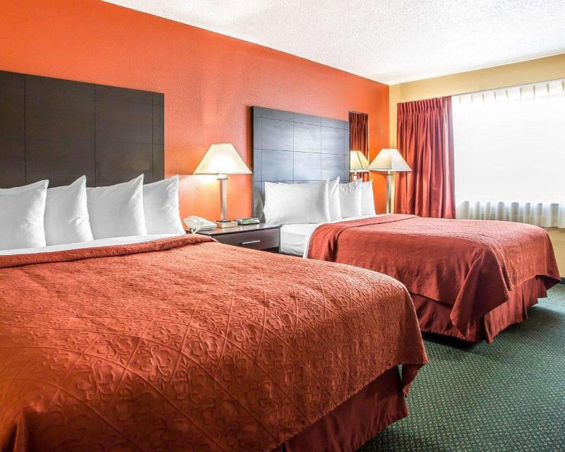 Quality Inn Morton At I-74 image