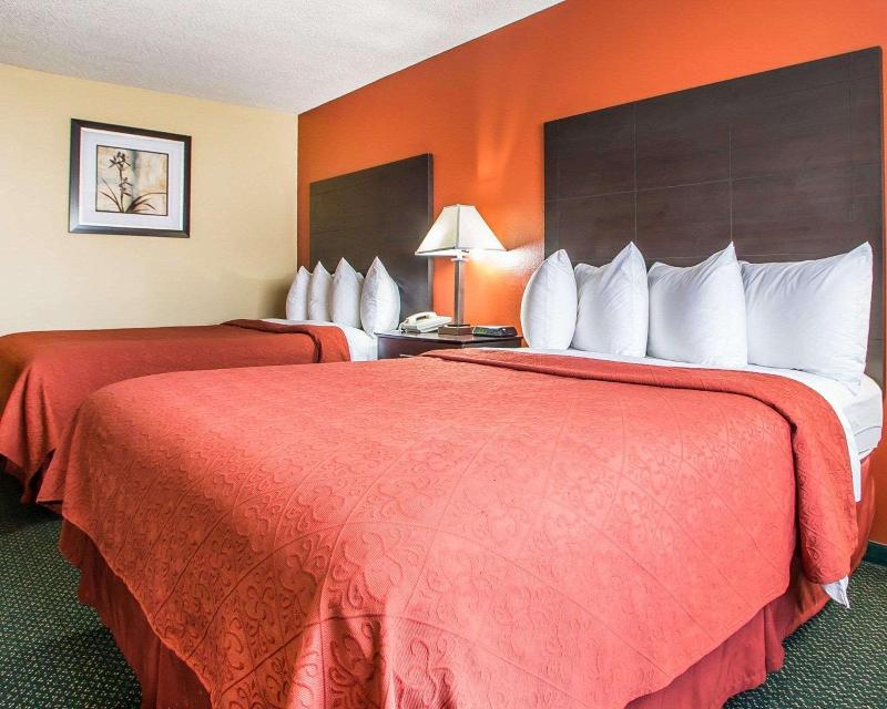 Quality Inn Morton At I-74 image