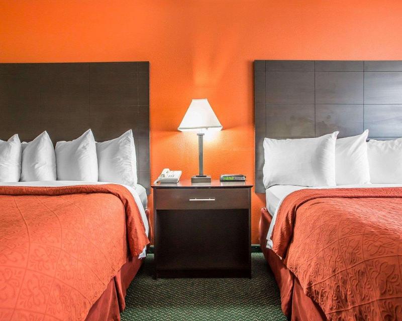 Quality Inn Morton At I-74 image