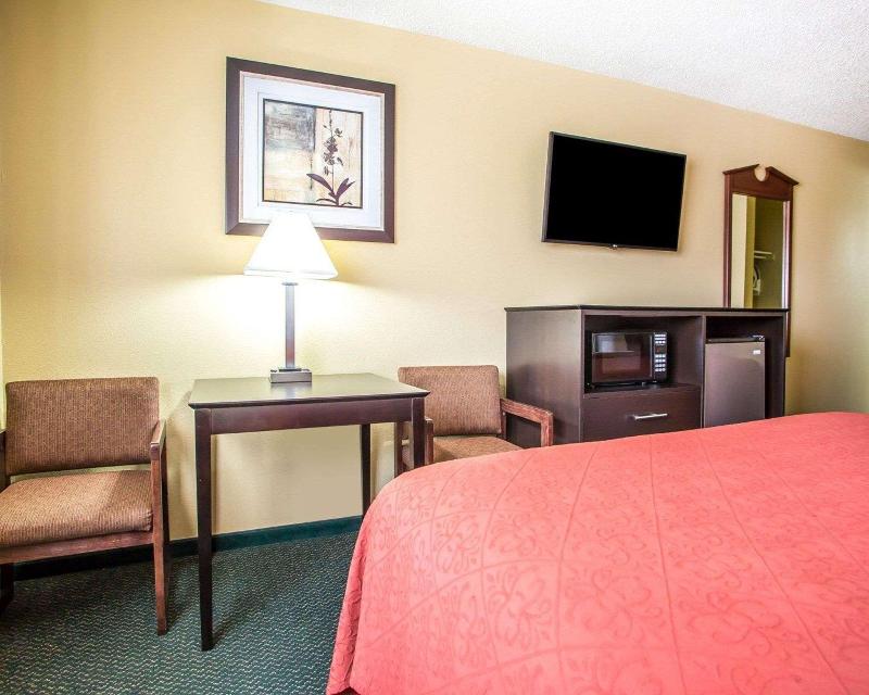 Quality Inn Morton At I-74 image