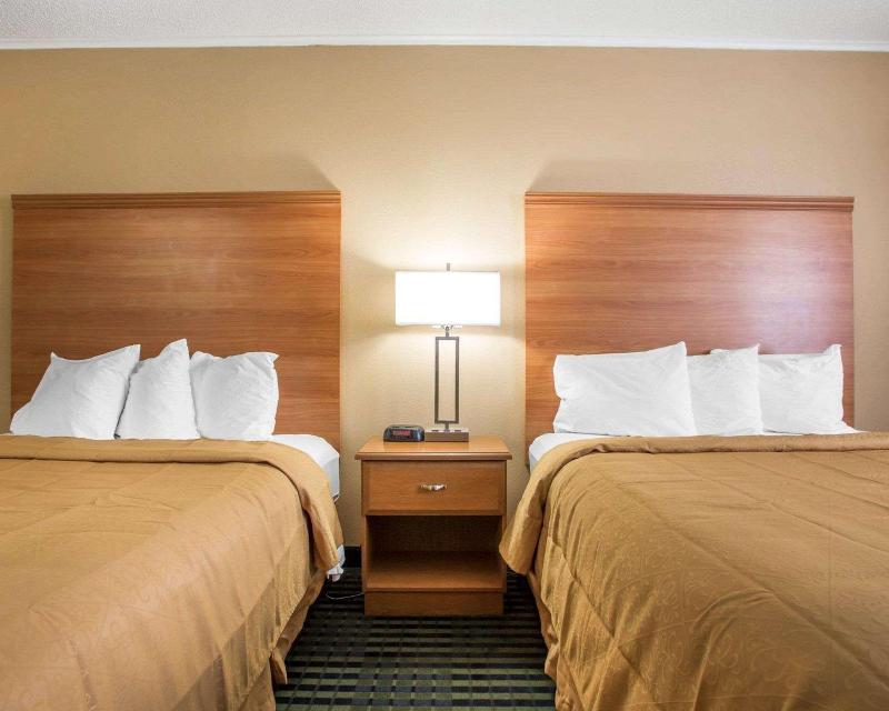 DOUBLE TWO QUEEN BEDS — photo 4