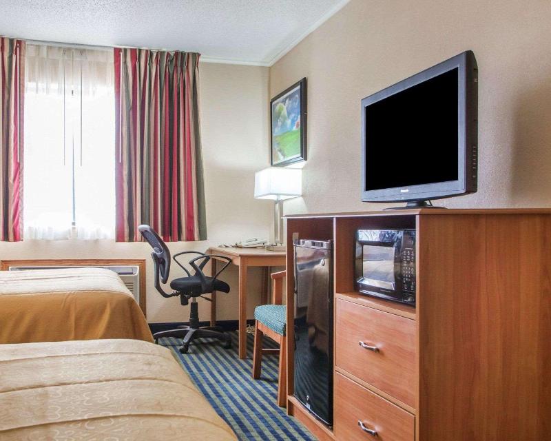 DOUBLE TWO QUEEN BEDS