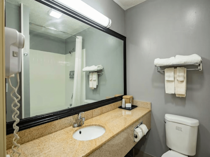 Quality Inn & Suites Woodstock Near Lake Geneva image