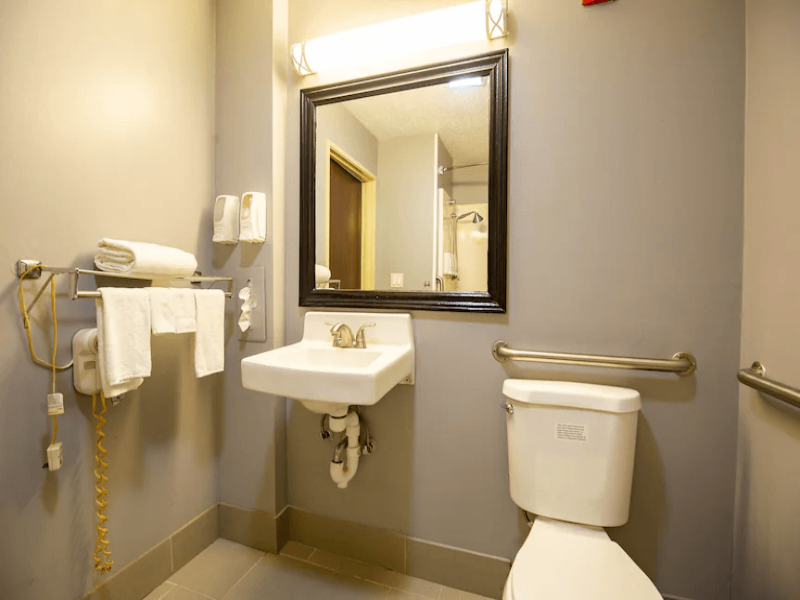 Quality Inn & Suites Woodstock Near Lake Geneva image