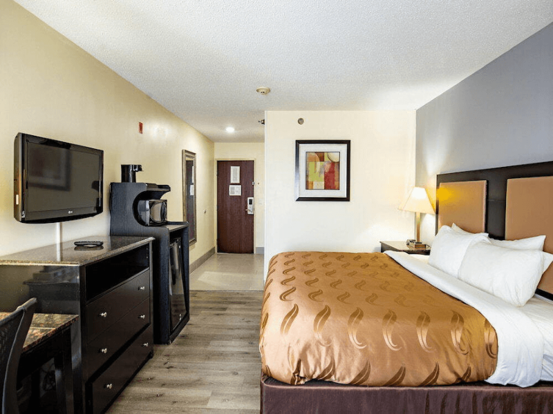 Quality Inn & Suites Woodstock Near Lake Geneva image