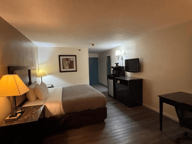 Quality Inn & Suites Woodstock Near Lake Geneva image