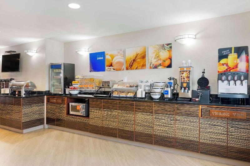 Comfort Inn Edinburgh - Columbus image