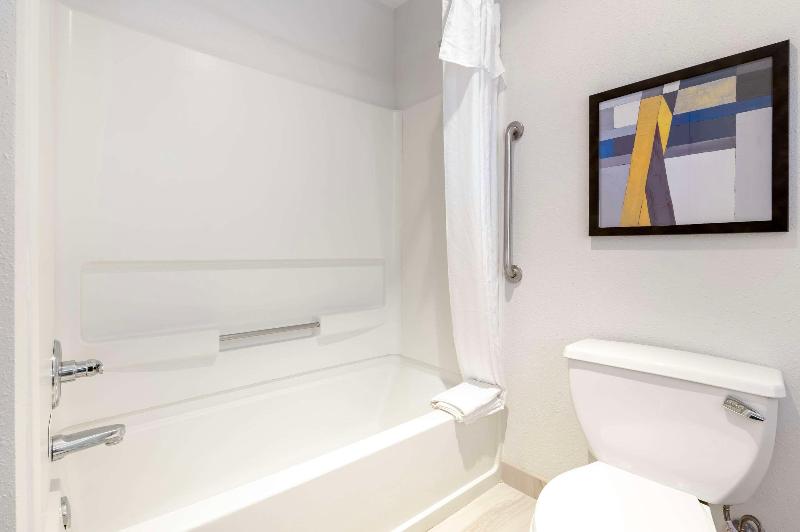 Comfort Inn Edinburgh - Columbus image