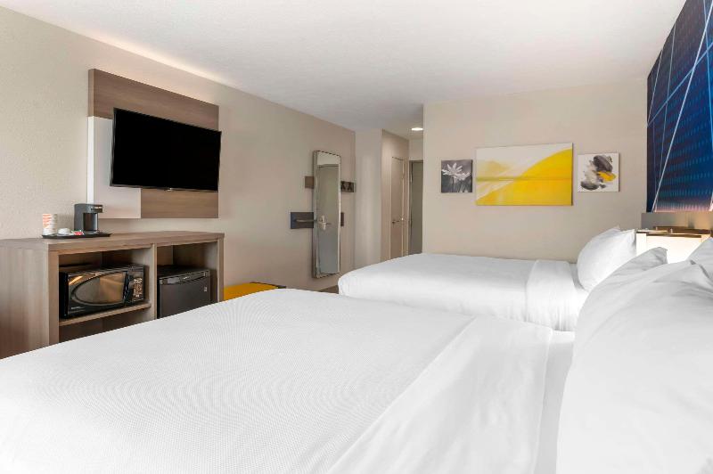 Comfort Inn Edinburgh - Columbus image