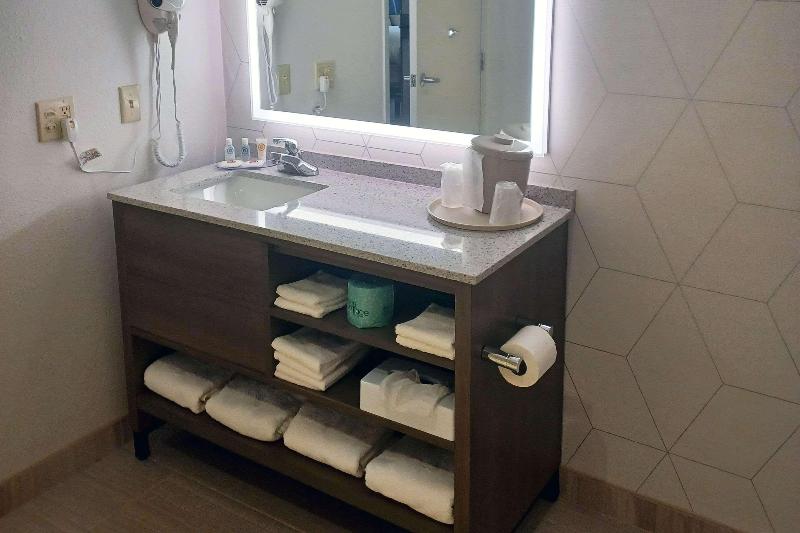 Comfort Inn Edinburgh - Columbus image